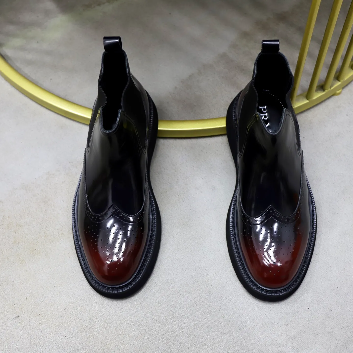 Ex-factory price: 680💰🙅‍♂️🙅‍♂️🙅‍♂️Fellow lining Cowhide lining Brand: PRADA Standard code: 38-44 (45 customized) Grade: Same style as the official website Material: Original high-grade cowhide surface Comfortable velvet lining Cowhide lining optional Non-slip soft wear-resistant outsole Style category: Men's fashionable casual boots Distinguished luxury brand elements Top luxury color: actual picture color